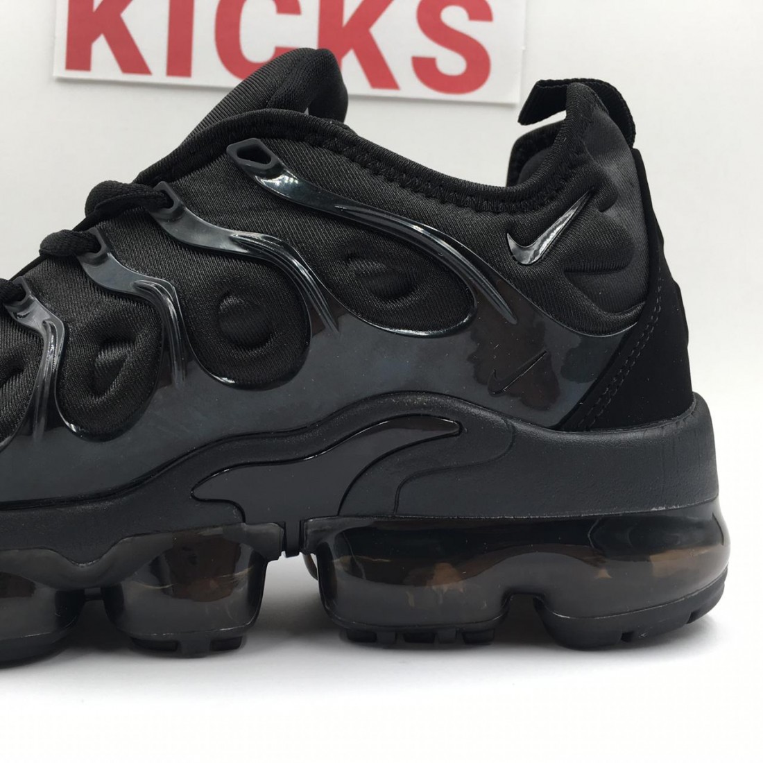 nike vapormax plus triple black size 7